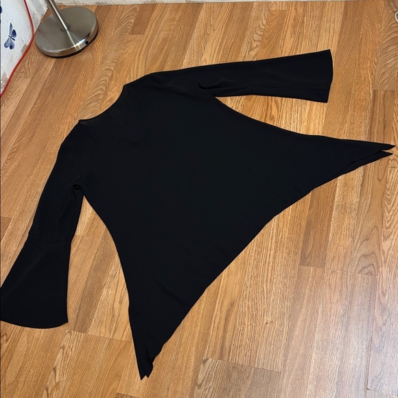 Vantarsi elegant black semi-sheer long bell sleeve blouse. Size XL. - Picture 13 of 17